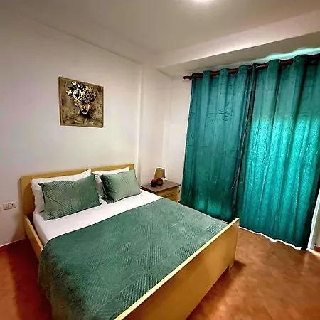 Gold Plazhi I Vjeter * Vlorë